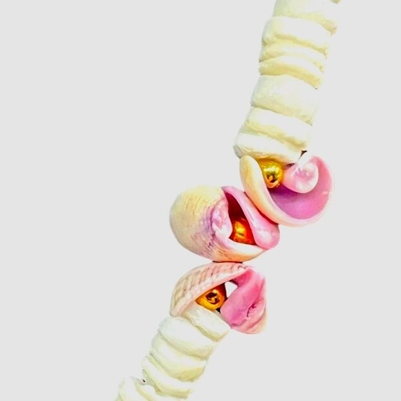 Vintage White & Pink Shell Necklace.  A25 - Picture 4 of 8